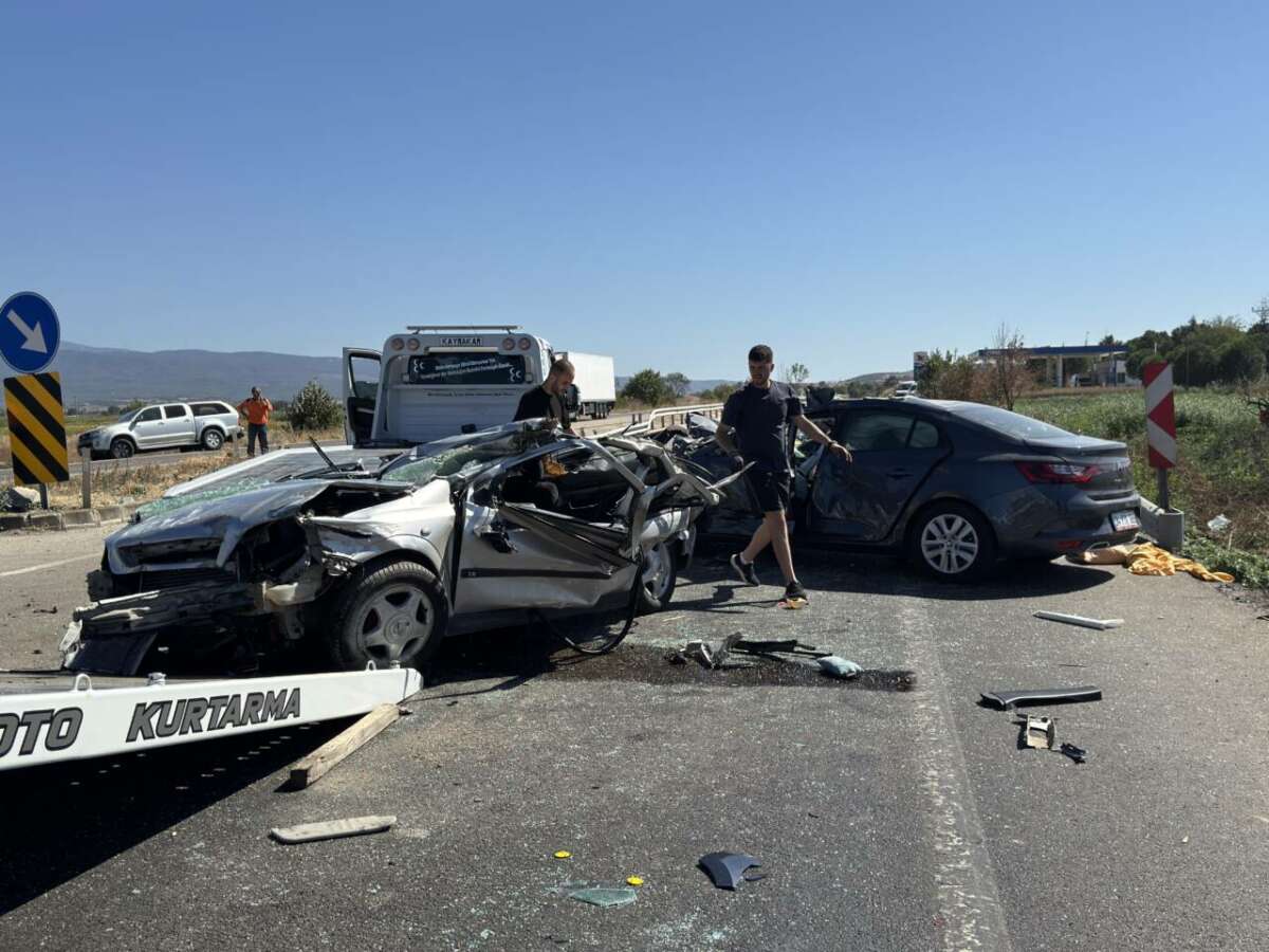 Balıkesir’de feci kaza: 1 kişi hayatını kaybetti, 3 kişi yaralandı