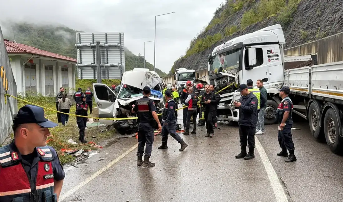 Bartın-Karabük kara yolunda yolcu
