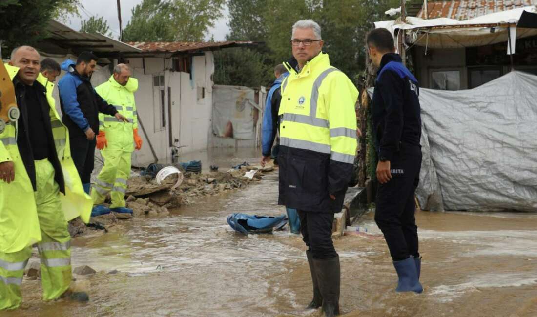 Başkan Dalgıç, Esence ve Yalıçiftlik’te taşkın çalışmalarını yerinde takip etti Mudanya Belediyesi ekipleri, sağanağın