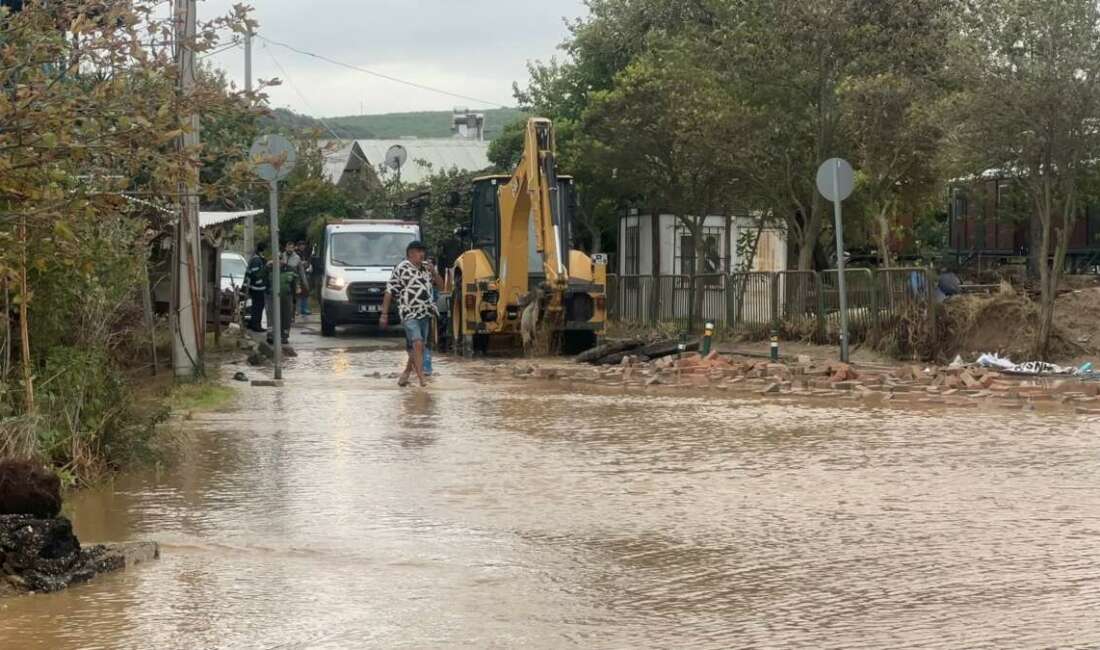 Mudanya’da sağanak sonrası ev ve bahçeleri su bastı Bursa’nın Mudanya ilçesinde etkili