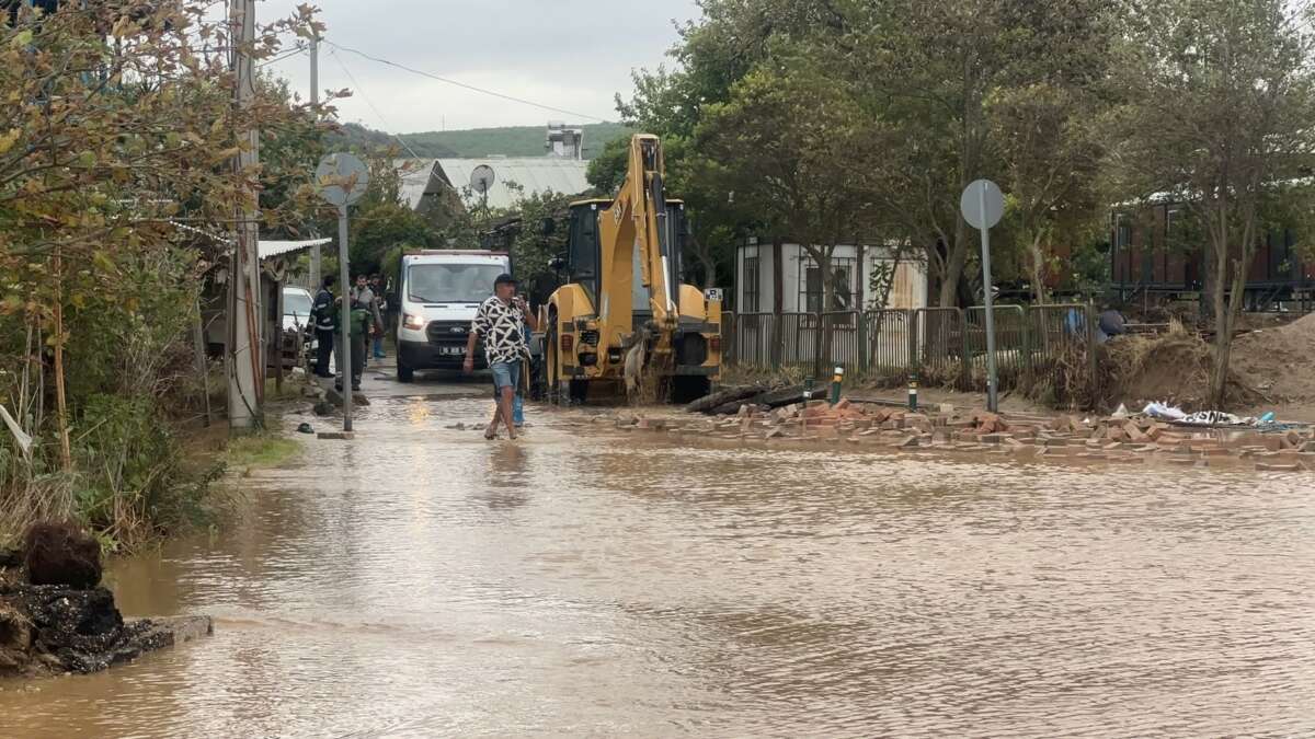 Mudanya’da sağanak sonrası ev ve bahçeleri su bastı