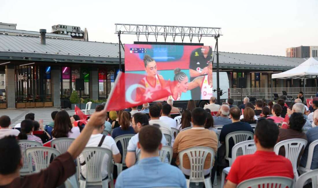 Tarihi zafer Osmangazi’de böyle yaşandı! Osmangazi Belediyesi’nin Osmangazi Meydanı’na