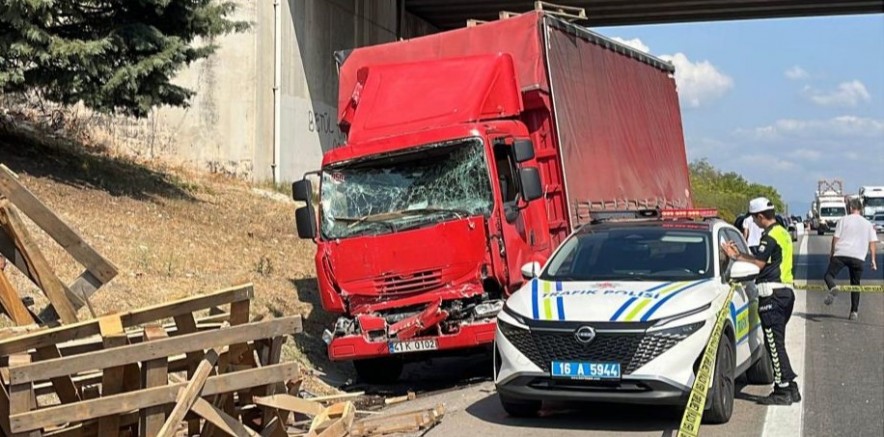 Bursa’da feci kaza! Arızalı aracını kontrol ederken can verdi Bursa'da iddiaya göre arızalanan