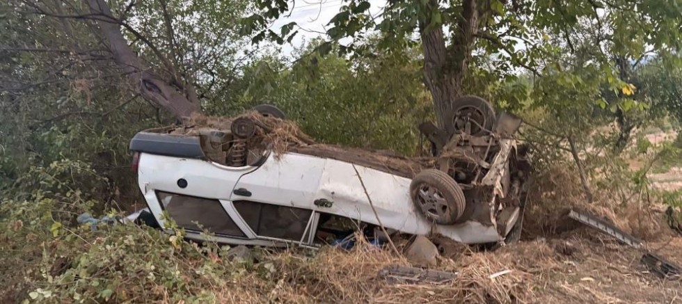 Bursa’da otomobil şarampole yuvarlandı: 8 yaralı Bursa'nın İnegöl ilçesinde kontrolden