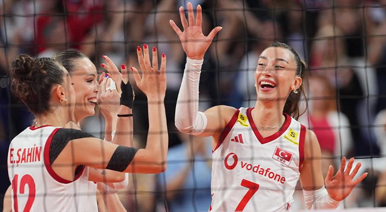 Tarih yazıyoruz! Filenin Sultanları, Avrupa Şampiyonası’nda finalde! A Milli Kadın Voleybol