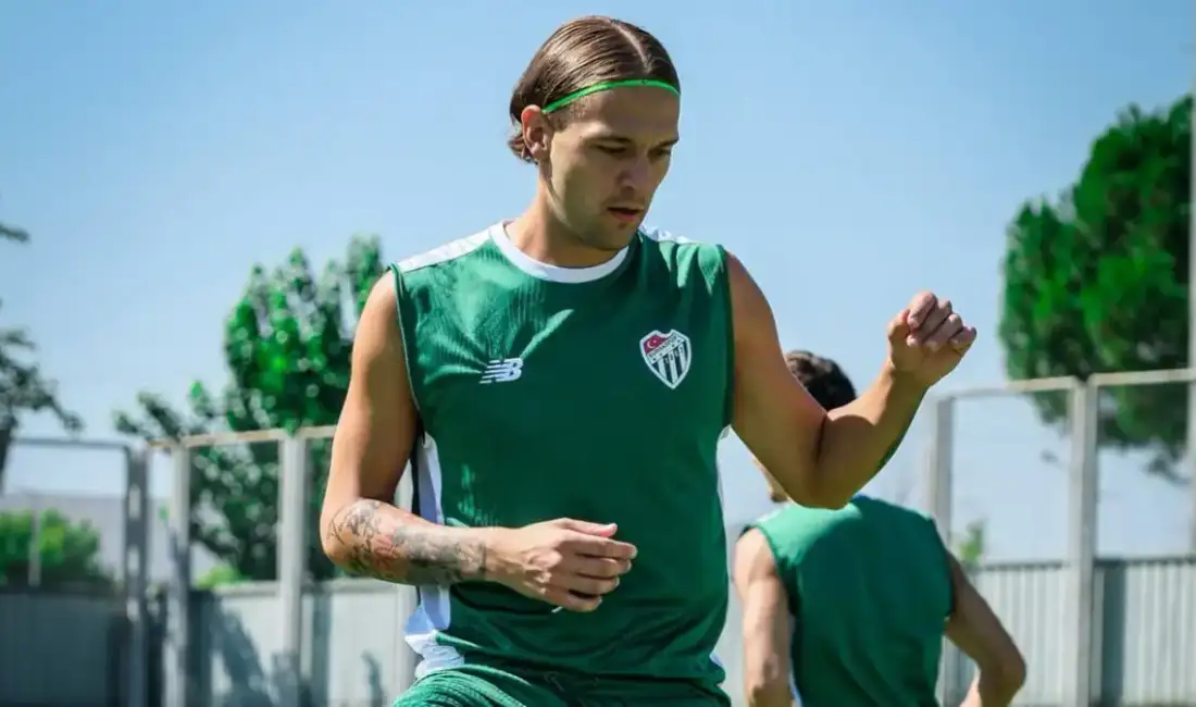 Bursaspor’un yeni yıldızı hedefi koydu: “Sezon sonunda Süper Lig’e çıkmalıyız!” Bursaspor’un transferin son gününde