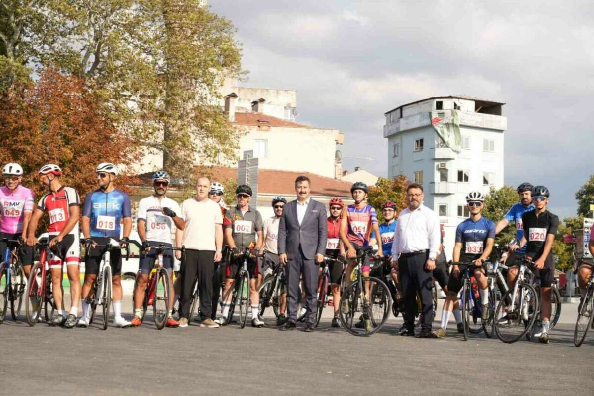 Yenişehir’de bisikletçilerin yarışı nefes kesti