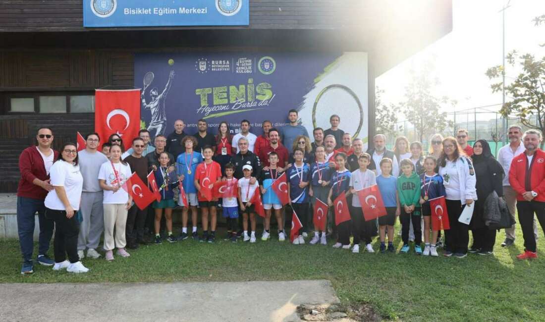 Bursa’da genç sporcular, Cumhuriyet coşkusunu kortlarda yaşadı