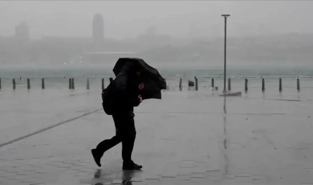 İstanbul’da eğitime hava engeli! Okullar tatil edildi İstanbul'da olumsuz hava şartları