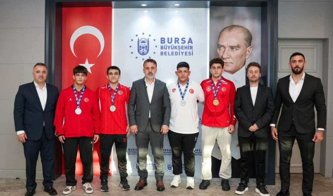 Bursalı güreşçiler alkışı hak etti; İsrailli rakipleri yenerken Filistinli masum insanları düşündük Bursa Büyükşehir Belediye Başkan