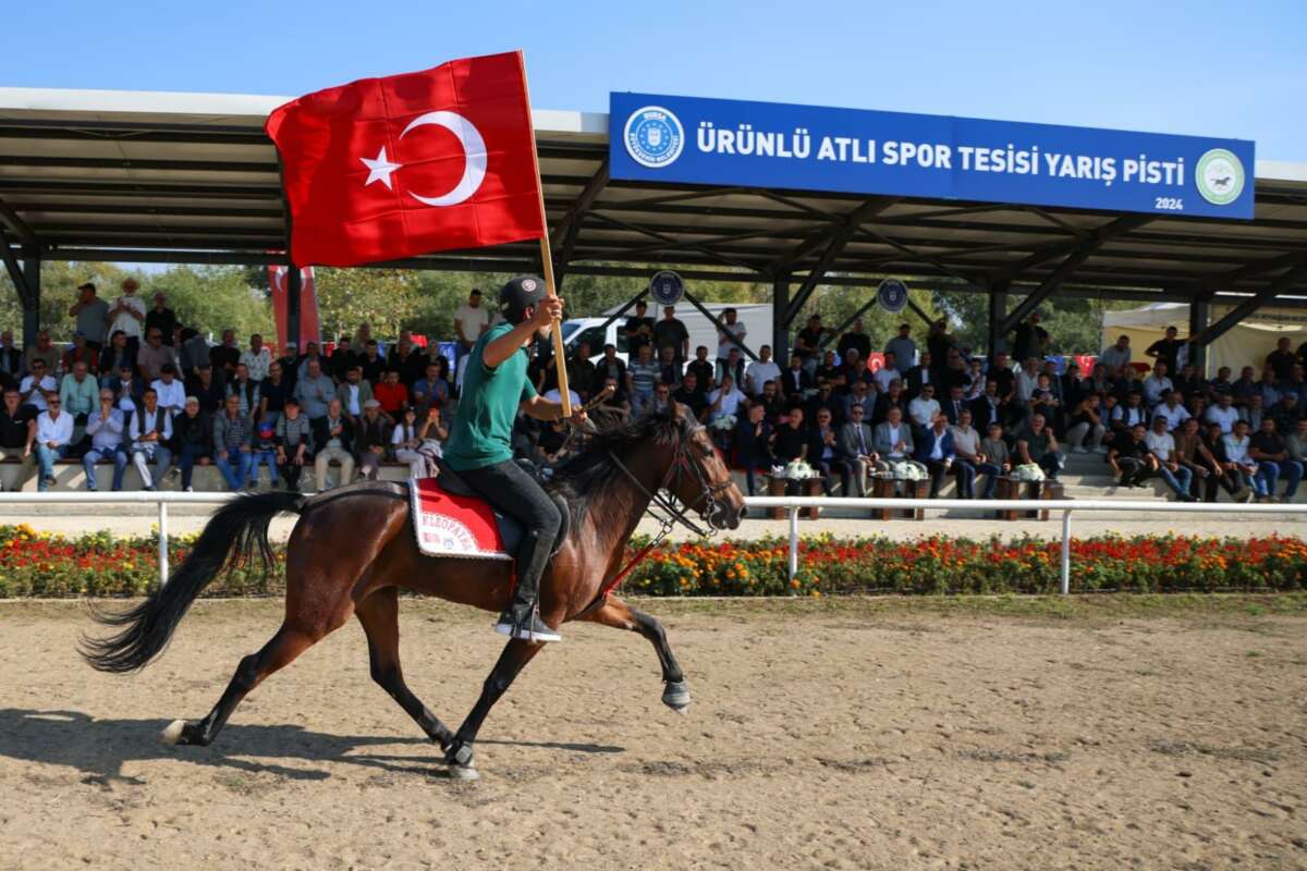 Türkiye’nin dört bir yanından gelen yaklaşık 200 atlı sporcu Bursa’da yarıştı!