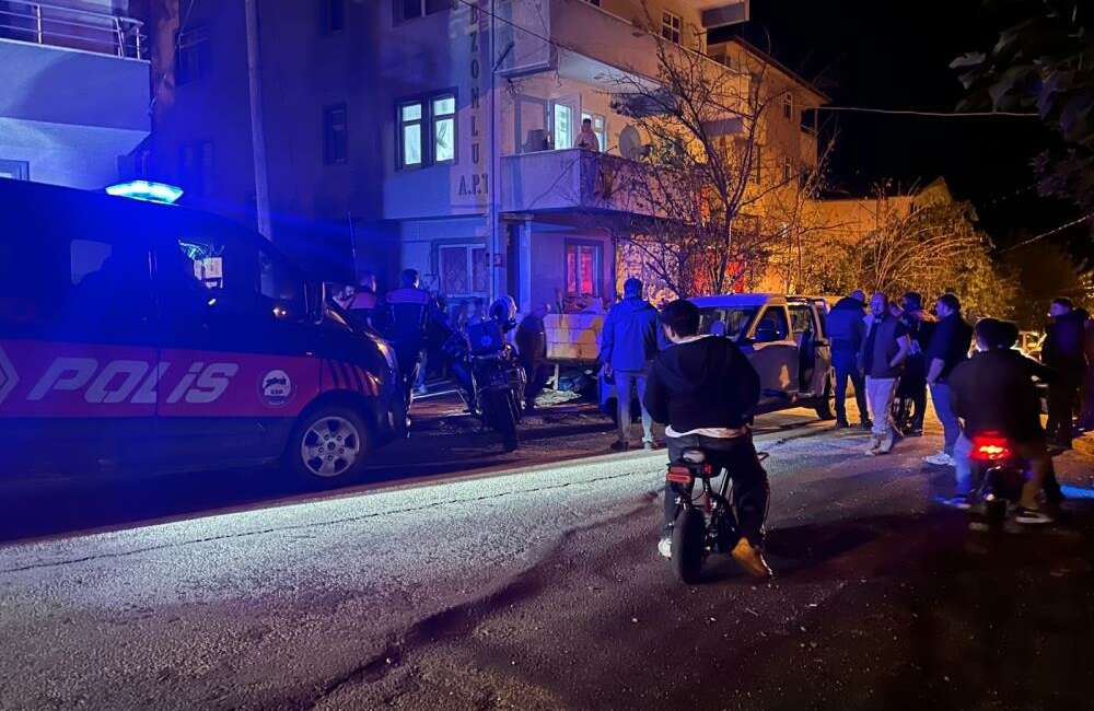 Evinde havaya ateş açan şahıs mahalleyi ayağa kaldırdı Bartın'da evinde havaya ateş