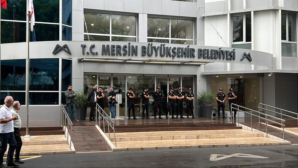 Mersin Büyükşehir Belediyesi’ne operasyon! Mersin Büyükşehir Belediyesi dahil
