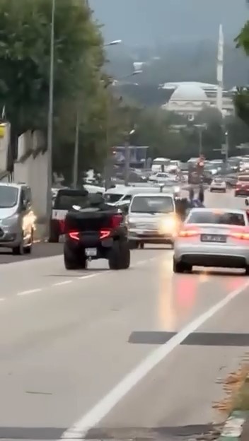 Bursa’da ATV ile trafikte tehlikeli hareketler yaptı! Bursa'da bir şahıs, ATV