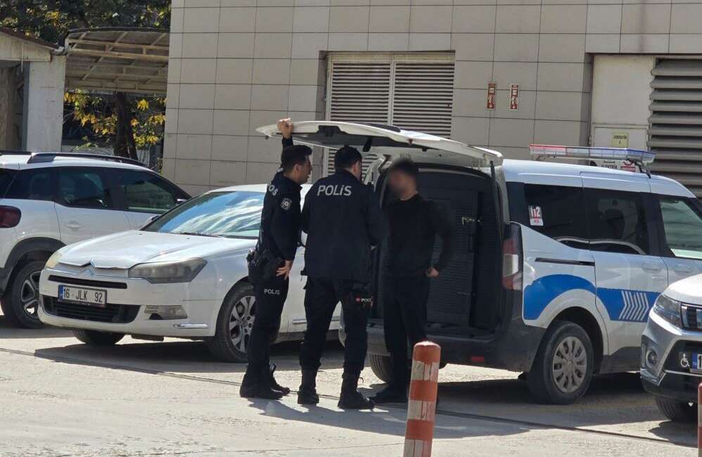 Bursa’da okulda silah paniği; Müdürle görüşmeye gelmiş… Bursa’nın İnegöl ilçesinde bir