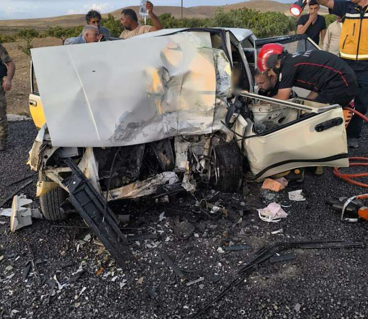 Korkunç kaza; 1 ölü, 7 yaralı Şanlıurfa’nın Birecik ilçesinde Fiat