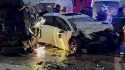 Aksaray’da iki otomobilin kafa