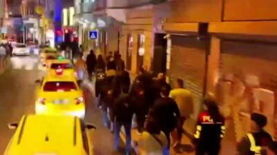 Beyoğlu'nda yerli ve yabancı ziyaretçilerin