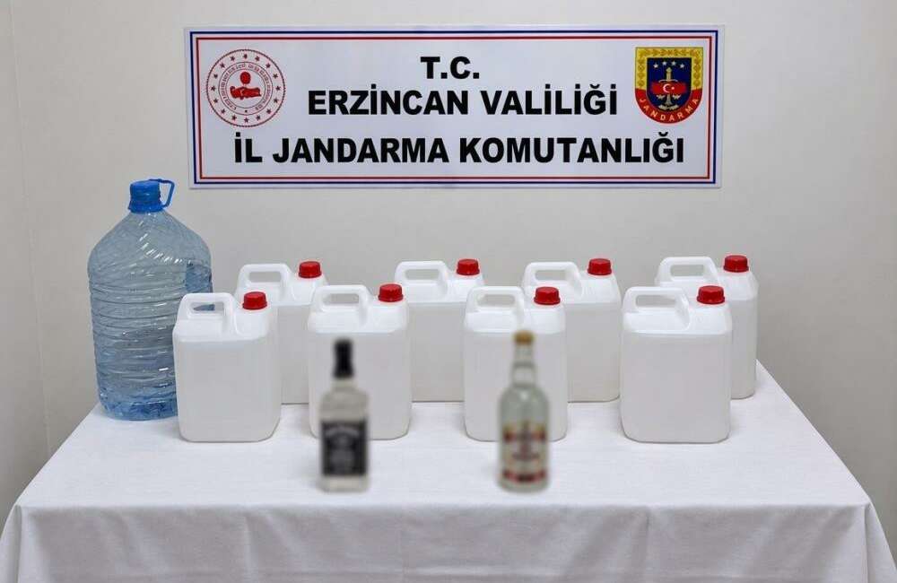 Kaçak içki operasyonunda 40 litre etil alkol ele geçirildi Erzincan’da jandarma ekiplerince düzenlenen