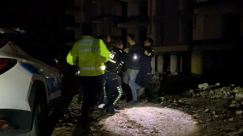 Bursa’da olaylı gece; “Cinler mi sürüyor bu arabayı?” Bursa'nın İnegöl ilçesinde polisin