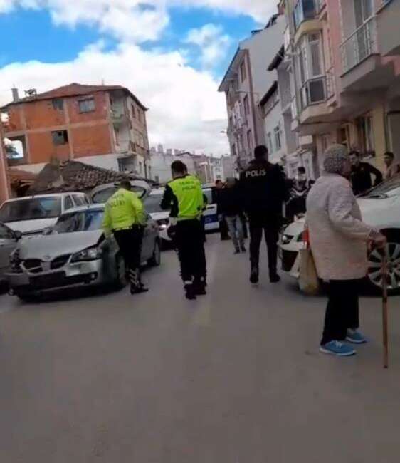 ‘Dur’ ihtarına uymadı, polis anında yakaladı Edirne’de trafikte makas