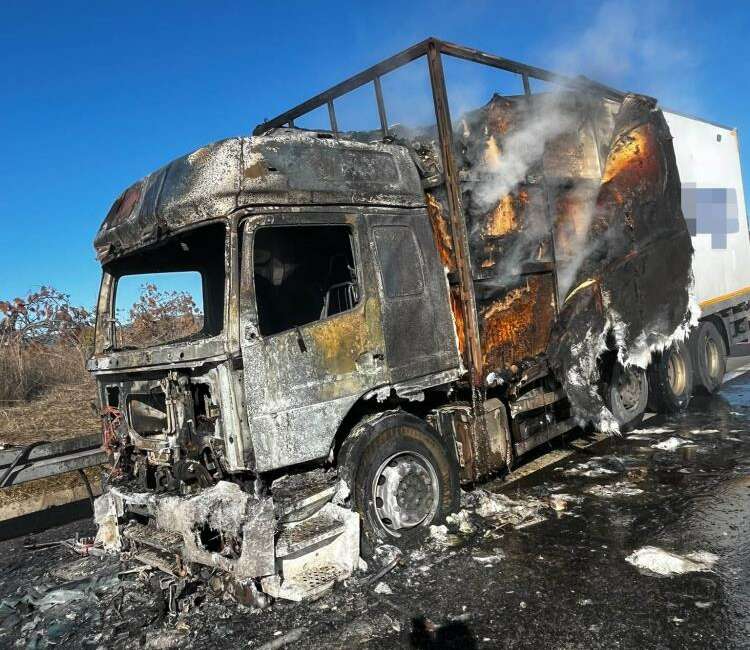 Kargo yüklü tır alev alev yandı Bolu’nun Dörtdivan ilçesinde seyir