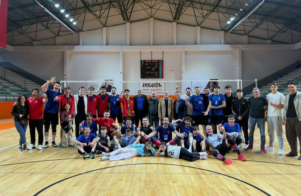 İnegöl Belediyespor set vermeden kazandı! İnegöl Belediyespor Erkek