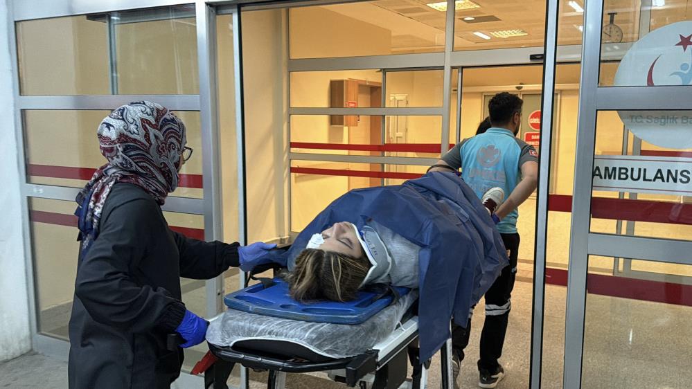 İki otomobil ile motosiklet çarpıştı: 2 yaralı Adıyaman’da iki otomobil ile