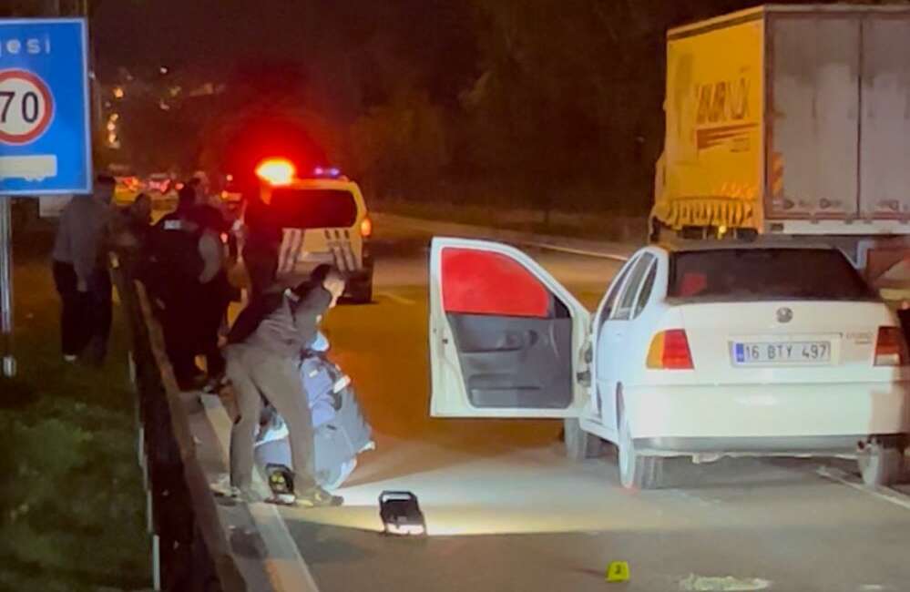 Bursa’da ana yoldan karşıya