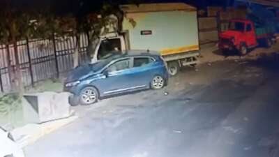 İstanbul Sarıyer’de freni tutmayan kamyonet