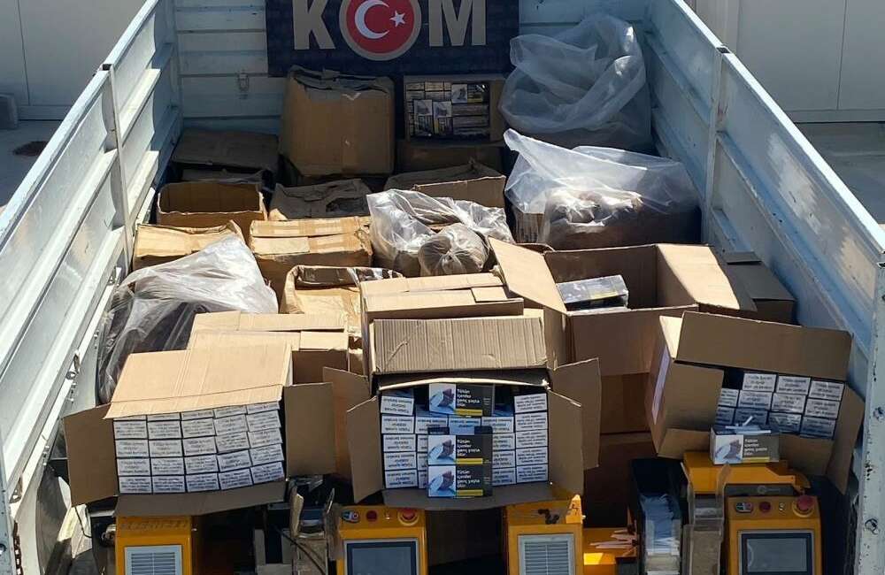 Kaçak tütün operasyonu: 3 şüpheli yakalandı Aydın’ın Efeler ilçesinde polis