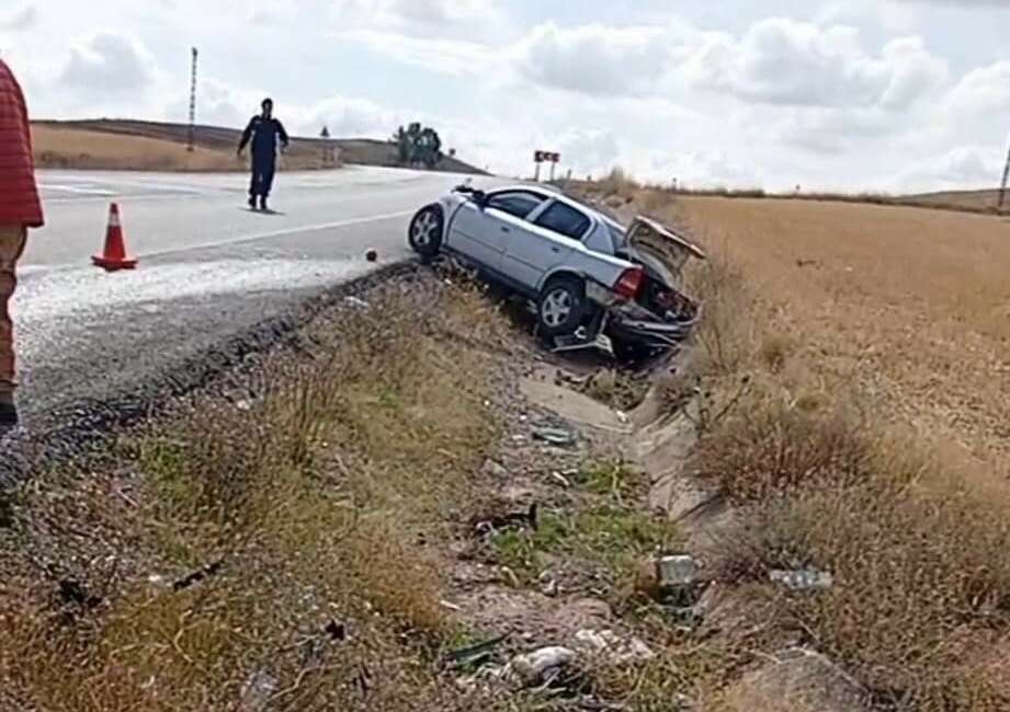 Hafif ticari araçla otomobil çarpıştı: 1 ölü, 3 yaralı Kayseri’nin Bünyan ilçesinde hafif