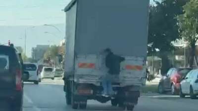 Bursa'nın Özlüce Mahallesi'nde bir çocuk,