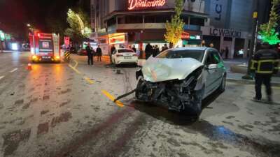 Niğde'de iki otomobilin çarpışması sonucu