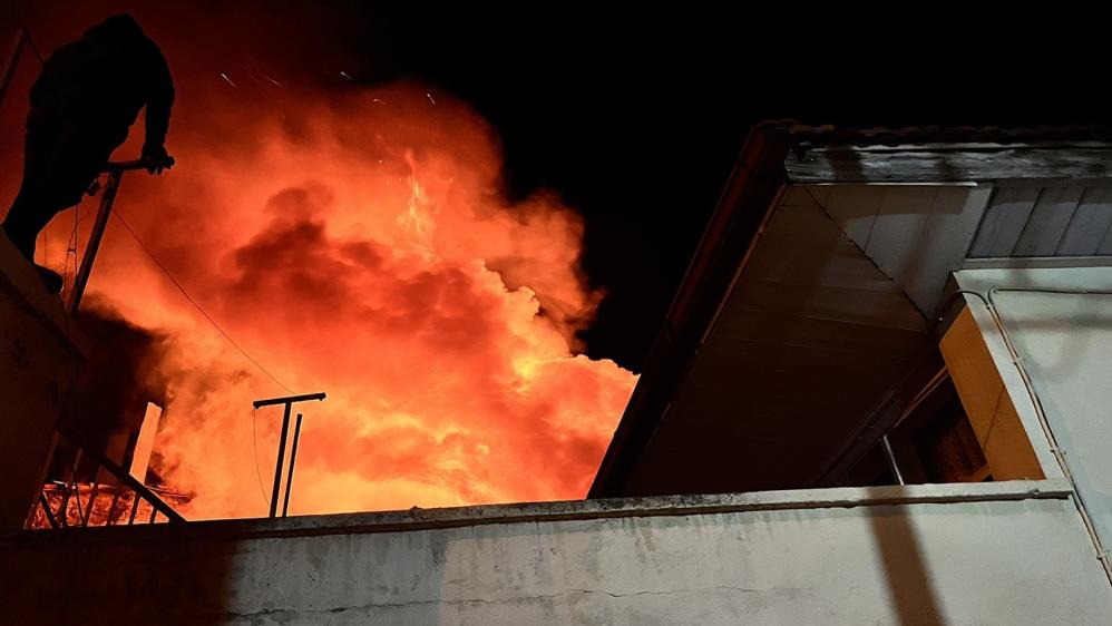 Gece saatlerinde yangın paniği Manisa'nın Kula ilçesinde bir