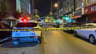 İstanbul Esenler'de cadde üzerinde iki