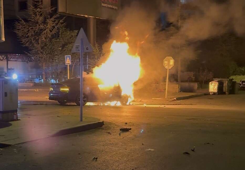 Önce otomobile sonra ağaca çarptı, alev aldı! Kayseri'nin Talas ilçesinde kontrolden