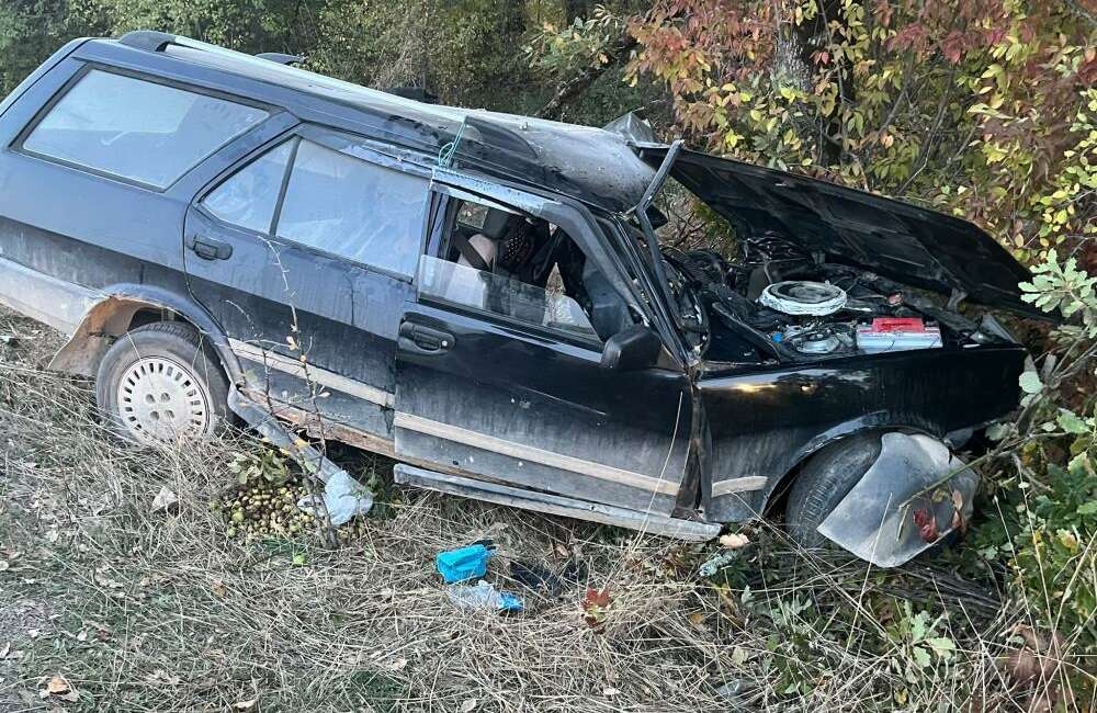 Karabük'te otomobilin ağaca çarptığı