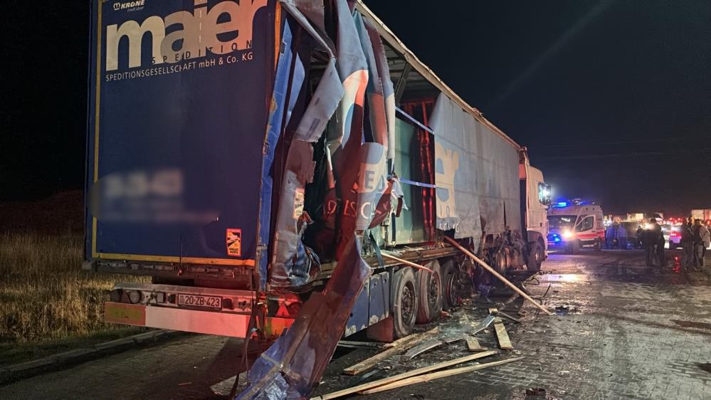 Tır dehşet saçtı; 3 yaralı… Karabük’ün Eskipazar ilçesinde kamyonun