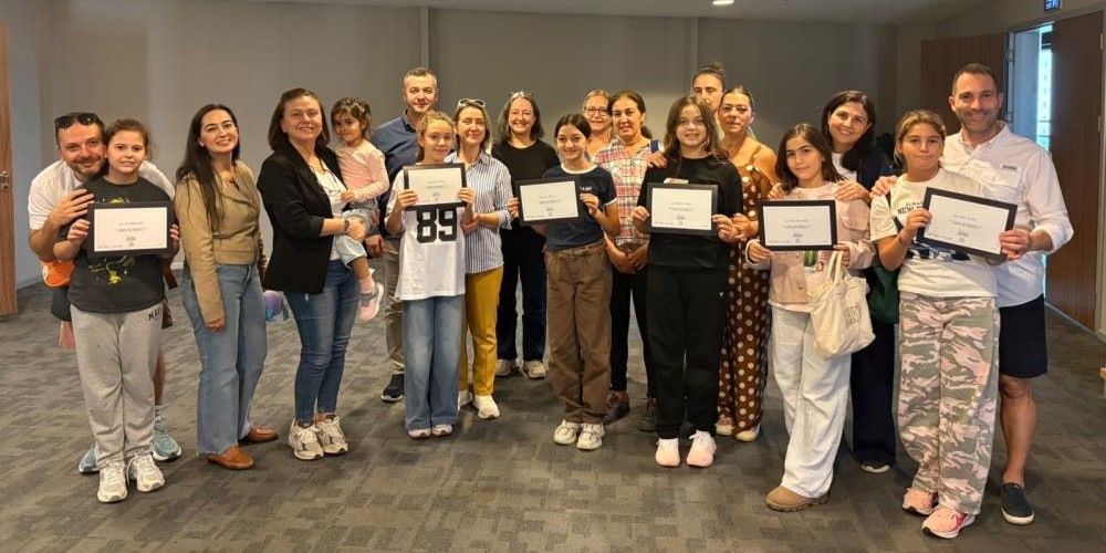 Nilüfer’de kız çocuklarına öz savunma yöntemleri gösterildi! Nilüfer Belediyesi, düzenlediği öz