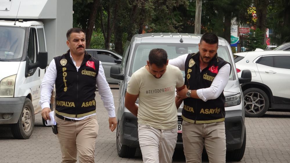 Antalya’da birlikte yaşadığı kadını