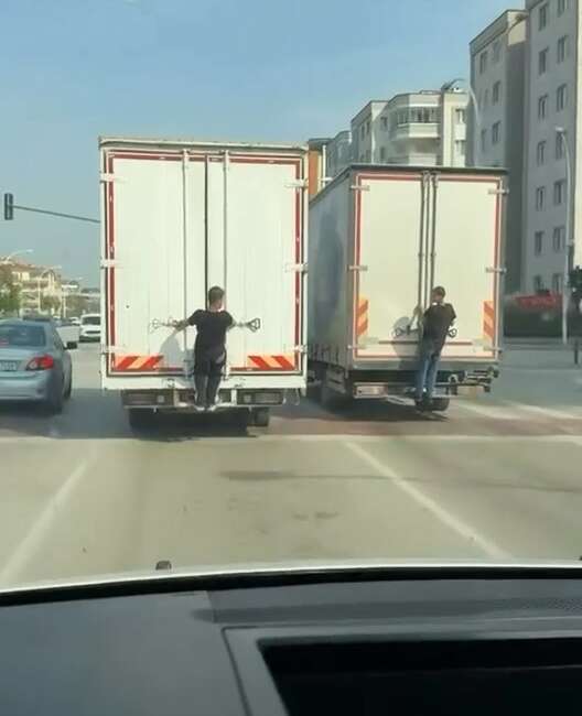 Bursa trafiğinde tehlikeli hareketler! Bursa’da seyir halindeki