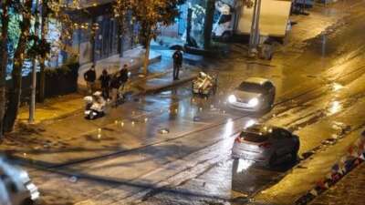 Bursa’da otomobil ile seyyar satıcının