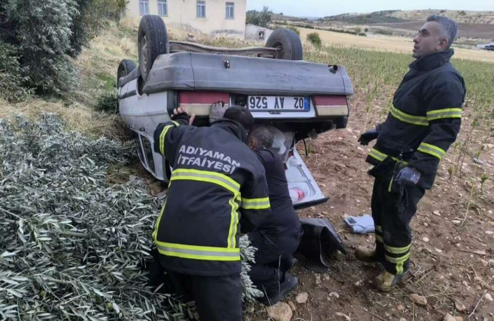 Otomobil şarampole devrildi: 1 yaralı Adıyaman'da şarampole devrilerek takla