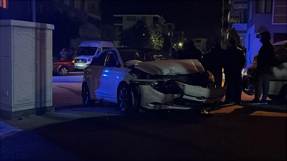 İki otomobil çarpıştı: 4 yaralı Çorum’da iki otomobilin