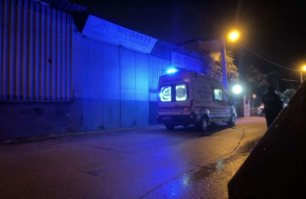 Bursa’da iş yerinin çatısından