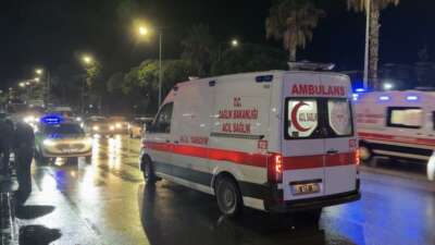 Samsun’da trafik ışıklarında yolun karşısına