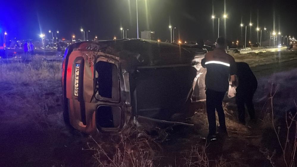 Yağmur nedeniyle kayganlaşan yol kazaya neden oldu: 1 yaralı Karaman’da yağmur nedeniyle kayganlaşan