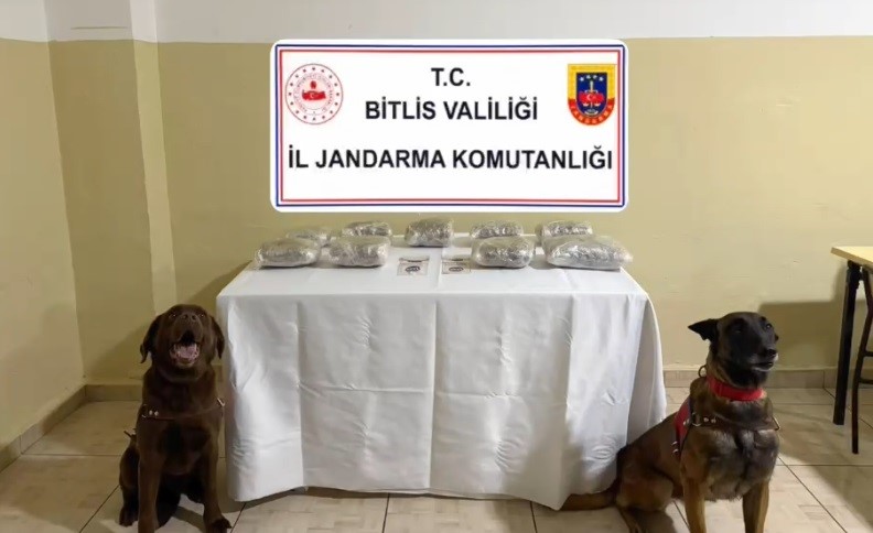 Uyuşturucu operasyonunda 5 şüpheli tutuklandı Bitlis’in Rahva bölgesindeki Üçyol