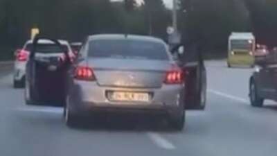 Bursa'da otomobil sürücüsü ile yolcu,